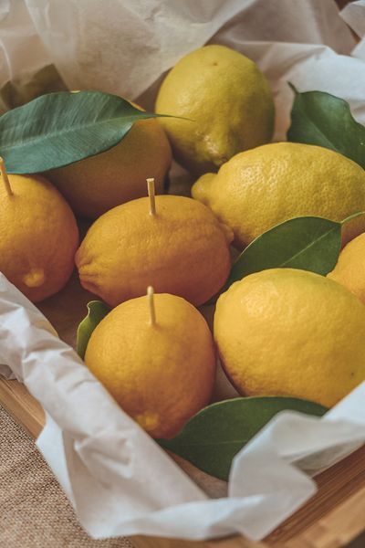 Lemon Candle Made of Beeswax &ndash; Handmade, CITRON-BW-01