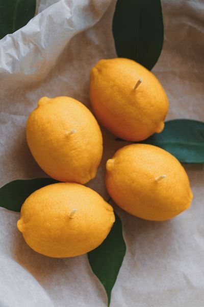 Lemon Candle Made of Beeswax &ndash; Handmade, CITRON-BW-01