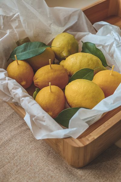 Lemon Candle Made of Beeswax &ndash; Handmade, CITRON-BW-01